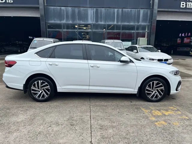 Volkswagen Lavida — Фото автомобиля 4