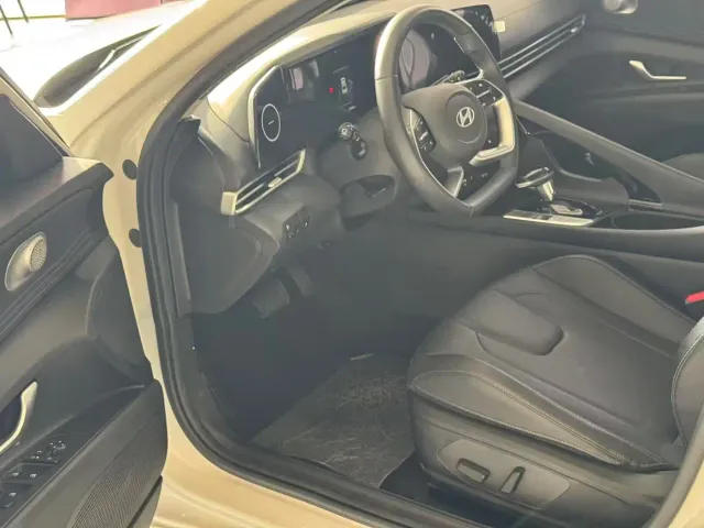 Hyundai Elantra — Фото автомобиля 10
