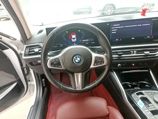 BMW i3 — Фото автомобиля 10