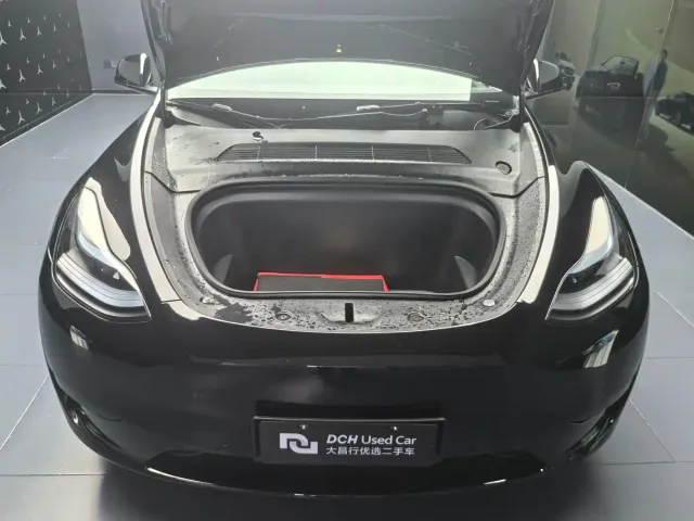 Tesla Model Y — Фото автомобиля 13