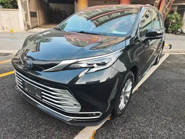 Фотография автомобиля — Toyota Sienna