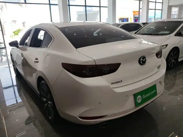 Mazda Axela — Фото автомобиля 4
