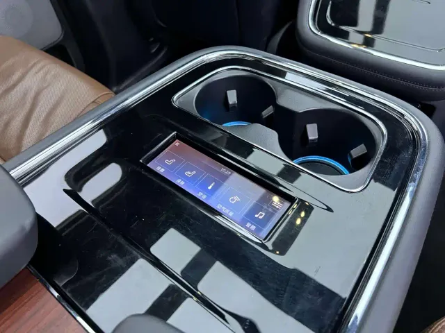 Lincoln Navigator — Фото автомобиля 11