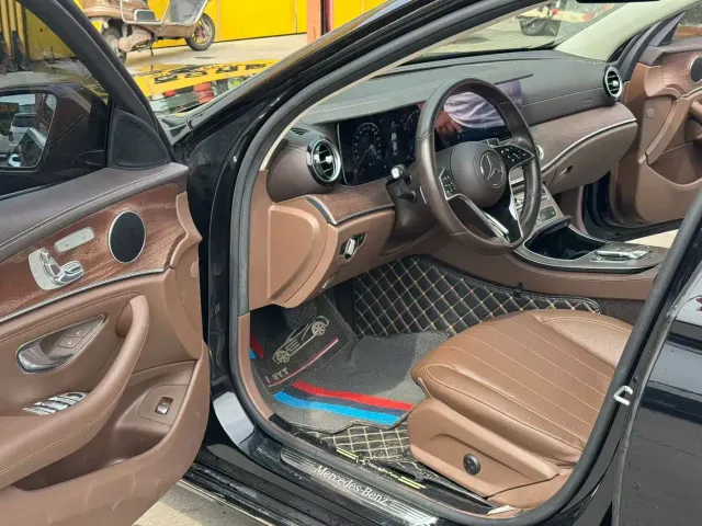 Mercedes-Benz E-Class — Фото автомобиля 4