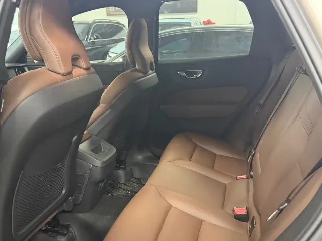 Volvo XC60 — Фото автомобиля 6