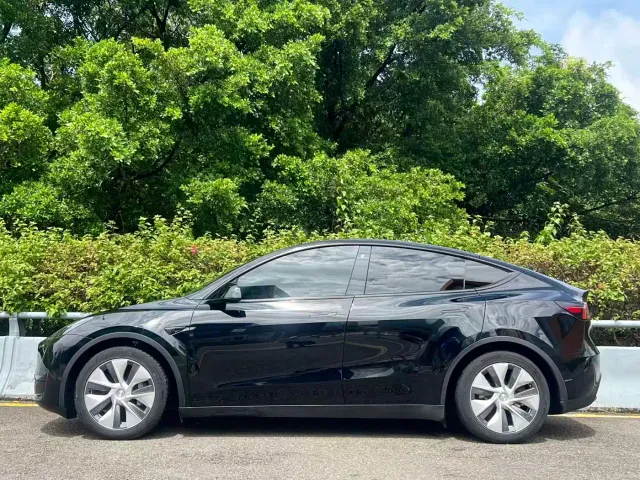 Tesla Model Y 2022 Facelift Rear-Wheel Drive Version — Фото автомобиля 3