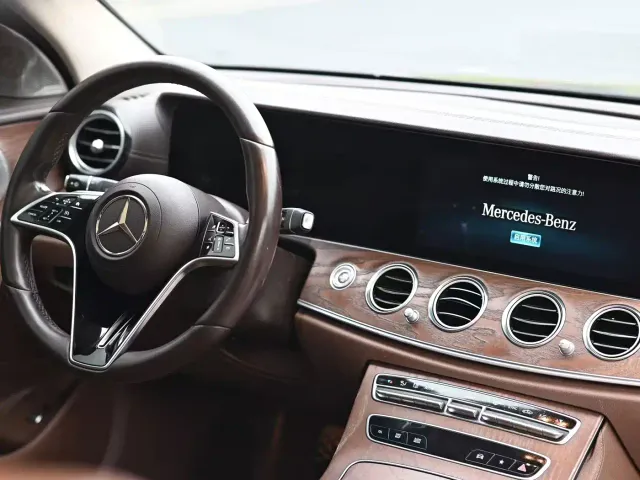 Mercedes-Benz E-Class — Фото автомобиля 6