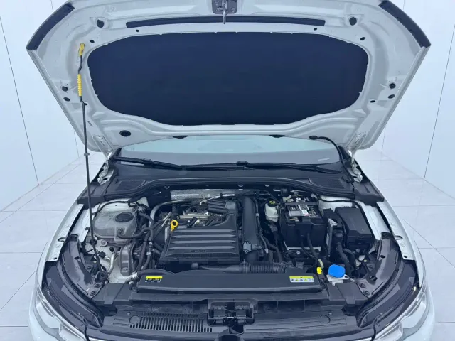 Volkswagen Golf — Фото автомобиля 18
