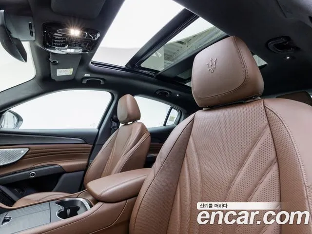Maserati Grecale — Фото автомобиля 10
