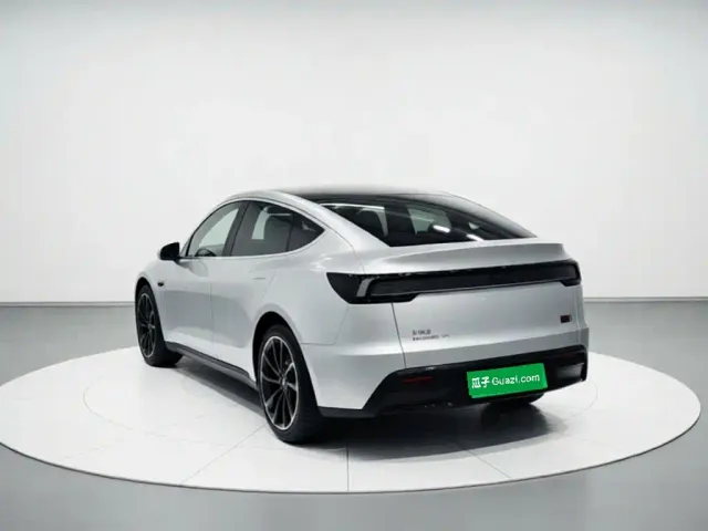 Tesla Model Y — Фото автомобиля 24