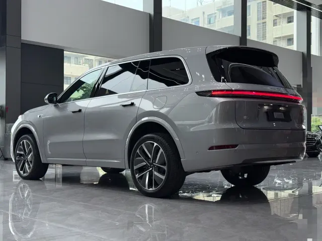 Li Auto L9 — Фото автомобиля 10