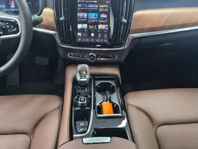 Volvo S90 — Фото автомобиля 16