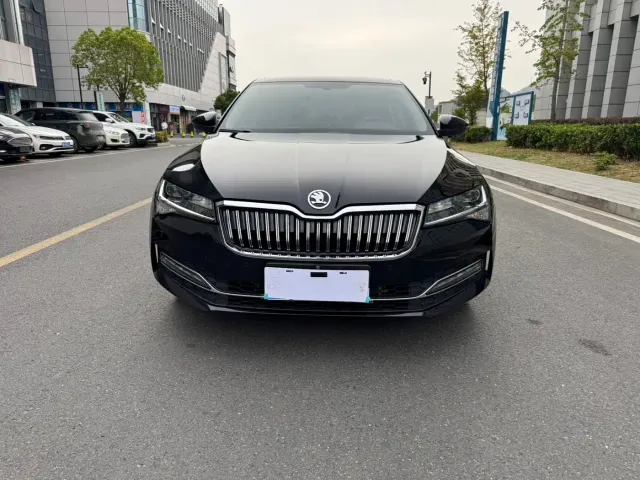 Skoda Superb — Фото автомобиля 2