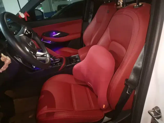 Jaguar E-PACE — Фото автомобиля 11