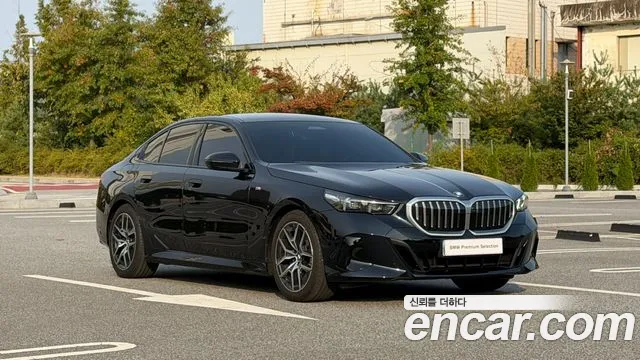 BMW 5 Series G60 — Фото автомобиля 11