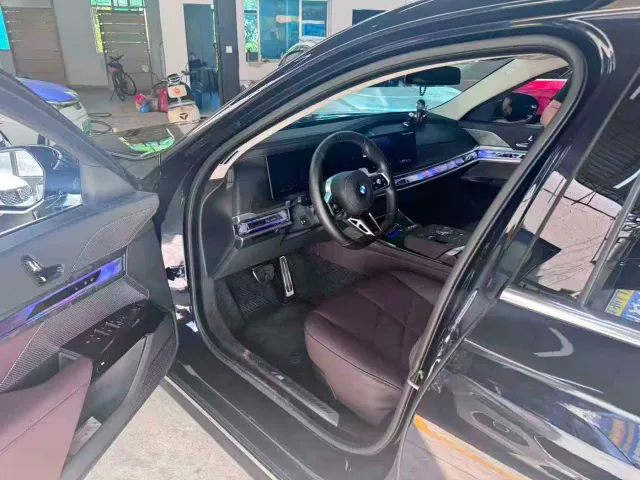 BMW 7 Series — Фото автомобиля 3