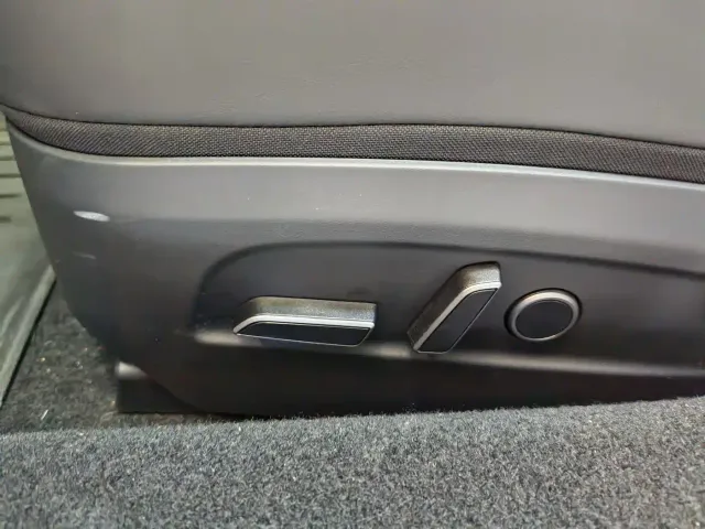Tesla Model 3 — Фото автомобиля 13