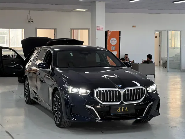 BMW 5 Series — Фото автомобиля 3