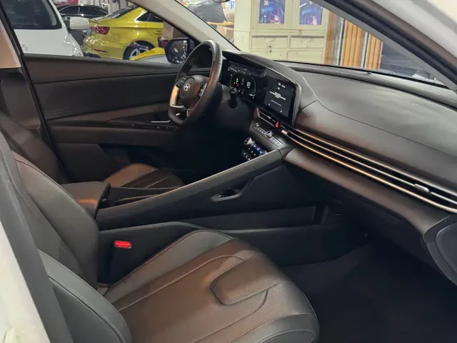 Hyundai Elantra — Фото автомобиля 8