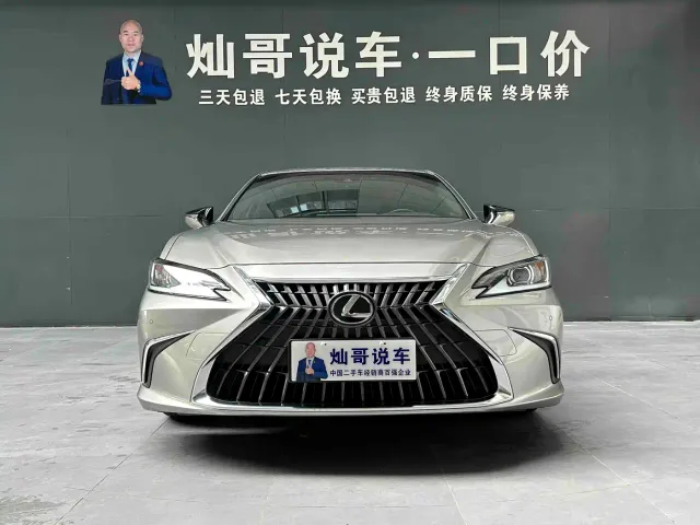 Lexus ES — Фото автомобиля 18