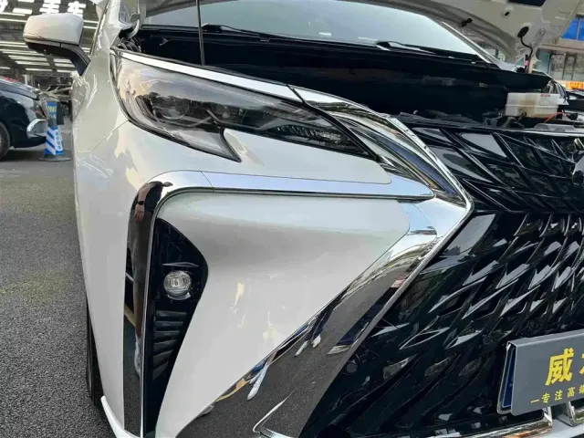 Toyota Sienna — Фото автомобиля 24