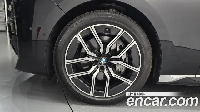 BMW 7-Series 7 серия (G70) 740i sDrive M Sport — Фото автомобиля 5
