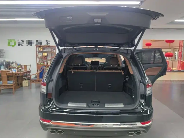 Lincoln Aviator — Фото автомобиля 18