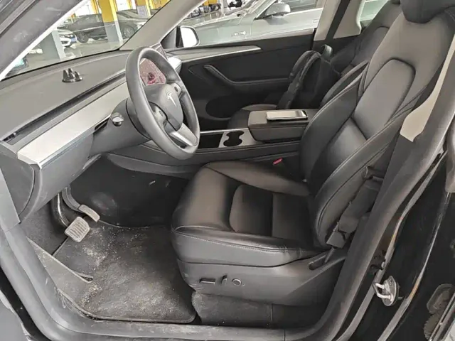 Tesla Model Y — Фото автомобиля 14