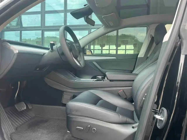 Tesla Model Y — Фото автомобиля 4