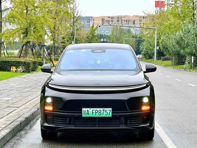 Li Auto L7 — Фото автомобиля 2