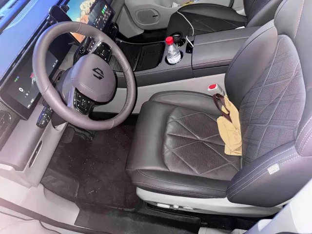Leapmotor C11 — Фото автомобиля 6