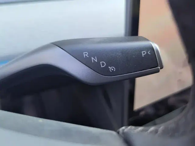 Tesla Model Y — Фото автомобиля 16