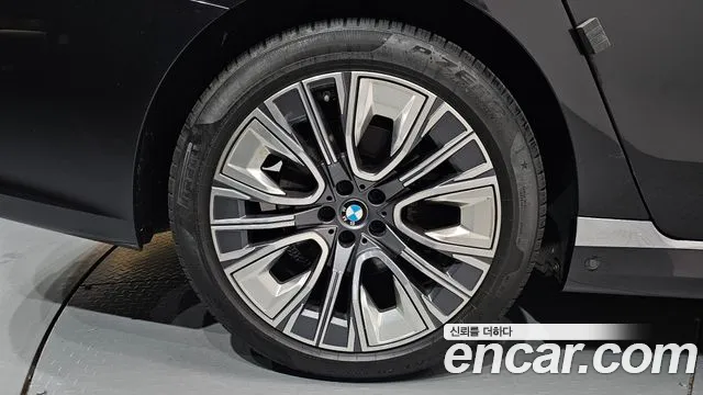 BMW 7-Series — Фото автомобиля 14