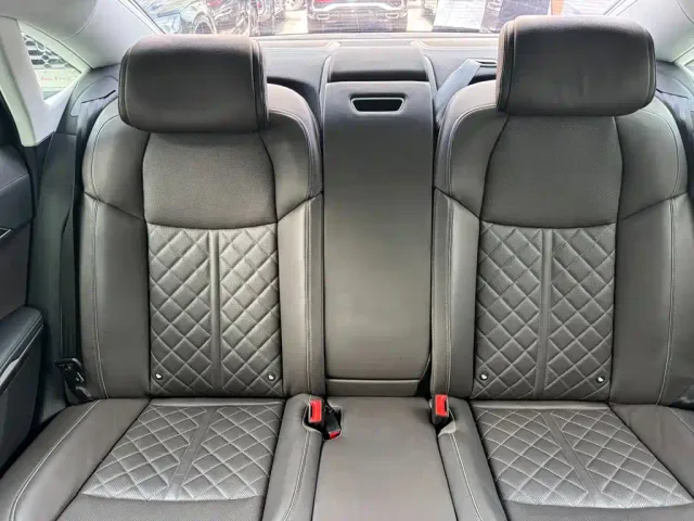 Audi A8 — Фото автомобиля 21