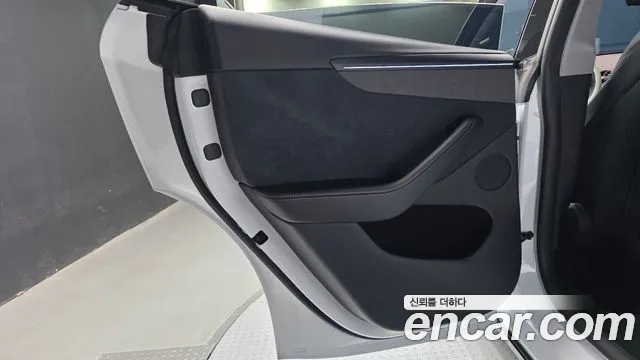 Tesla Model Y — Фото автомобиля 14