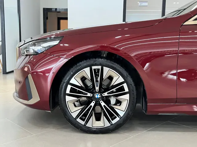 BMW 5 Series — Фото автомобиля 16