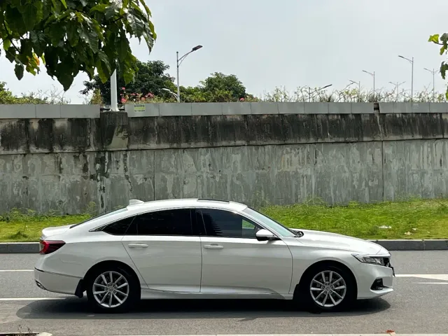Honda Accord — Фото автомобиля 8