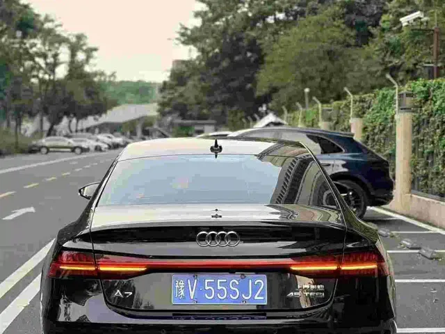 Audi A7L — Фото автомобиля 4