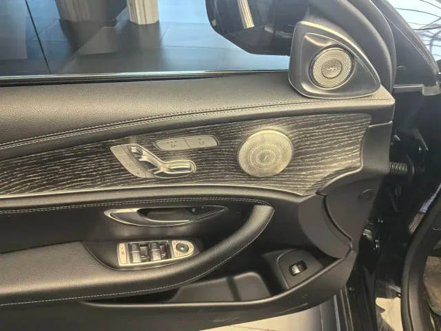 Mercedes-Benz E-Class — Фото автомобиля 14