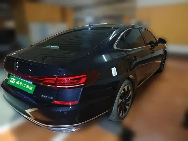 Volkswagen Passat — Фото автомобиля 4