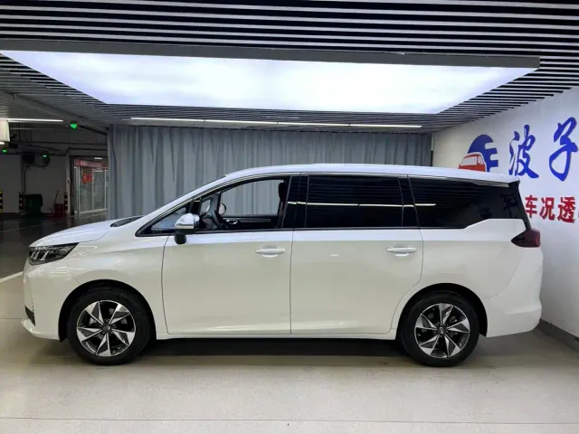 GAC Trumpchi M6 — Фото автомобиля 4