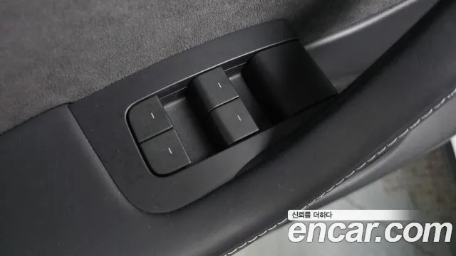 Tesla Model Y — Фото автомобиля 28