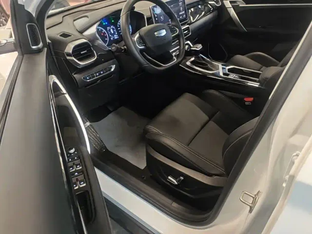 Geely Binyue — Фото автомобиля 15