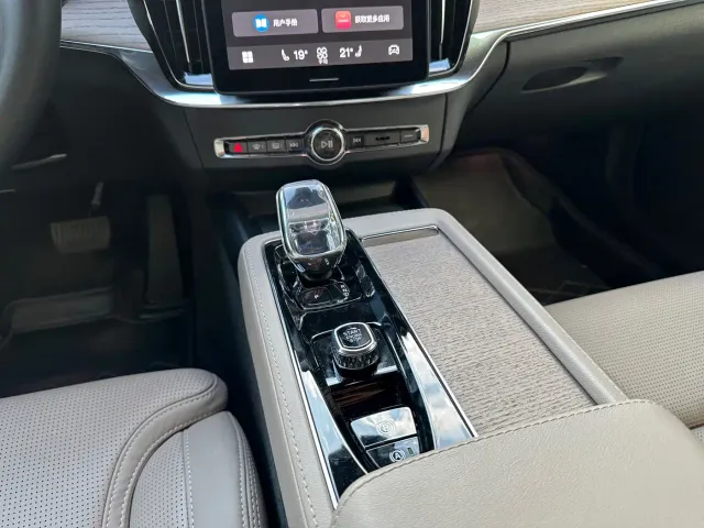 Volvo S90 — Фото автомобиля 13