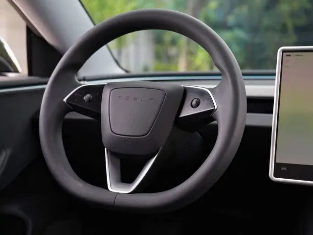 Tesla Model 3 — Фото автомобиля 14