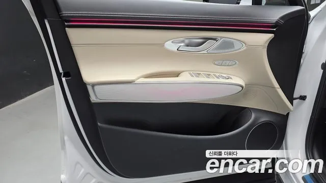 Genesis GV70 — Фото автомобиля 13