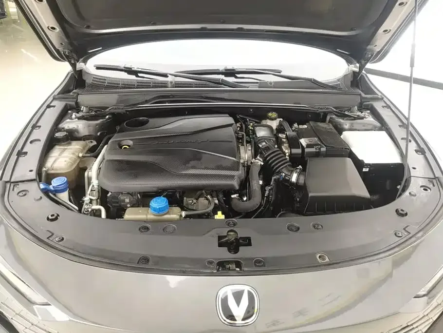 Changan Changan UNI-V 2022 1.5T Sport Edition — Фото автомобиля 10