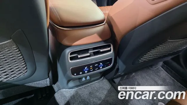 Genesis GV70 2.5T Бензин AWD — Фото автомобиля 29