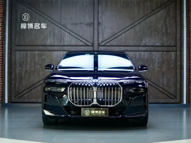 BMW 7 Series — Фото автомобиля 2