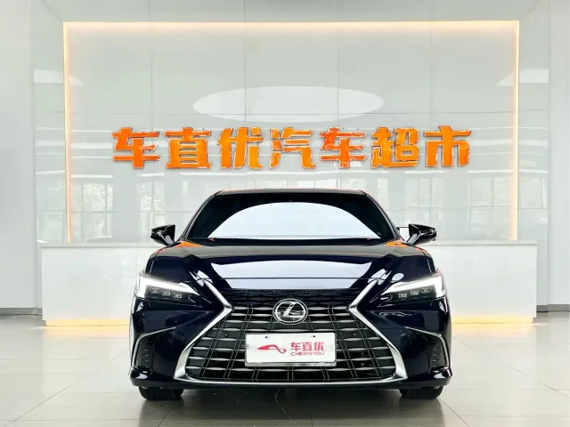Lexus ES — Фото автомобиля 3